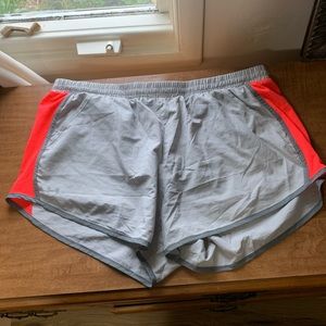 Under Armour athletic shorts - XL